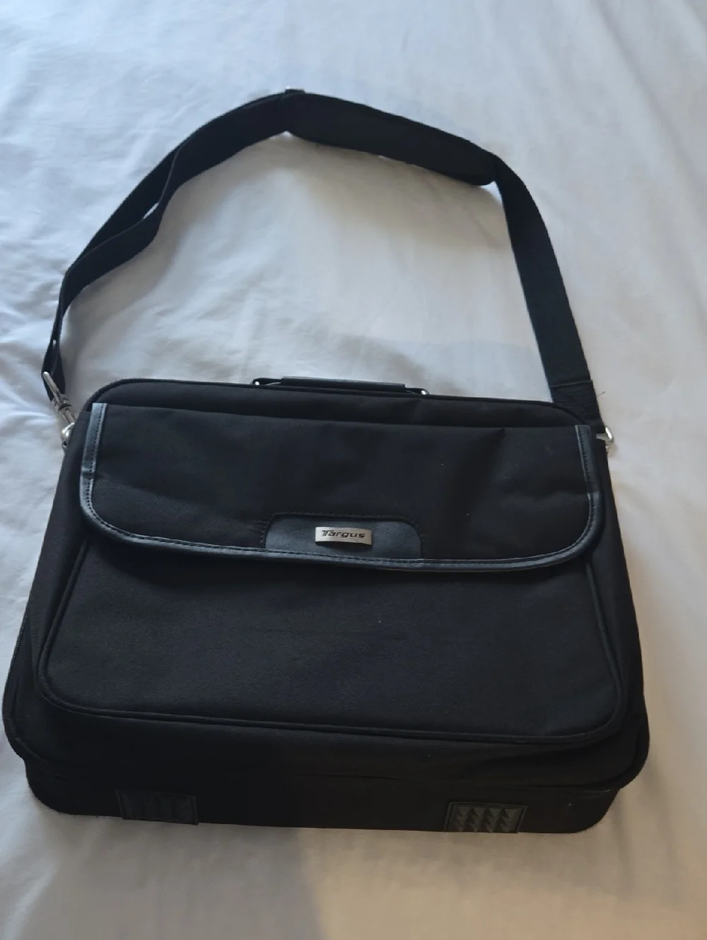 Targus Black Laptop Messenger Bag with Removeable, Adjustable Shoulder Strap